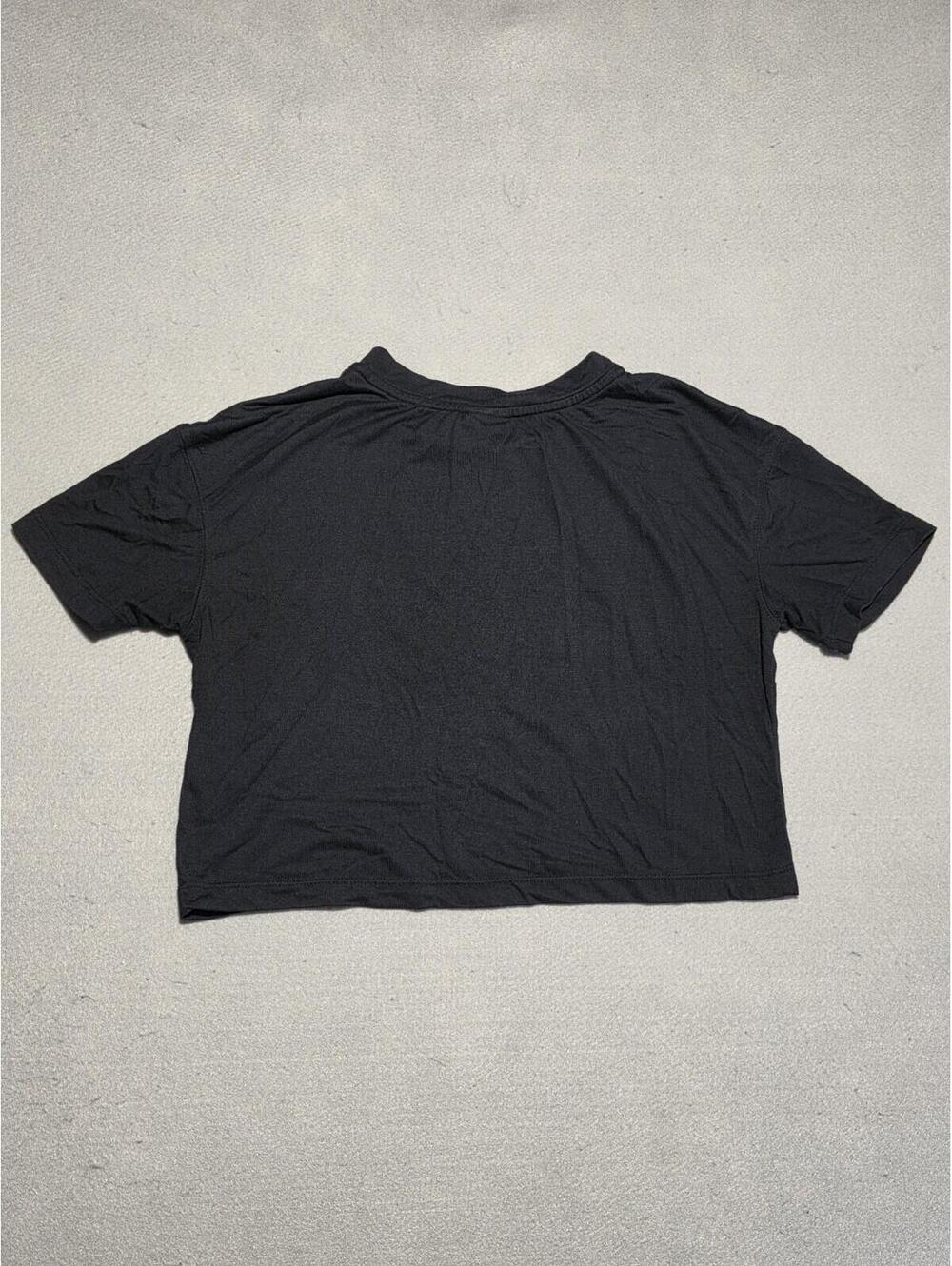 Nike Women's Sportswear Essential Crop Top T-Shirt Black White Logo XS - Picture 2 of 10
